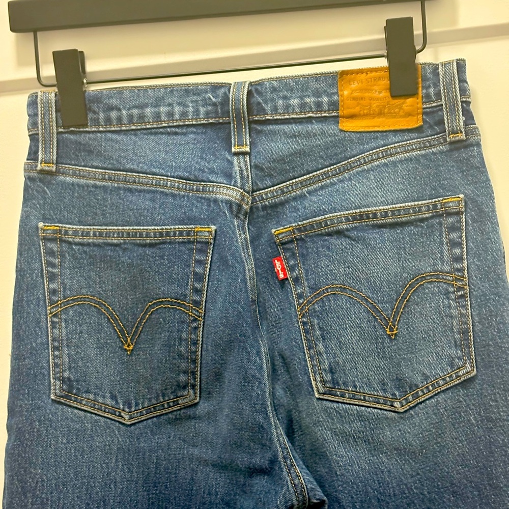 Levi's Ribcage Boot Cut Jeans. 👢
